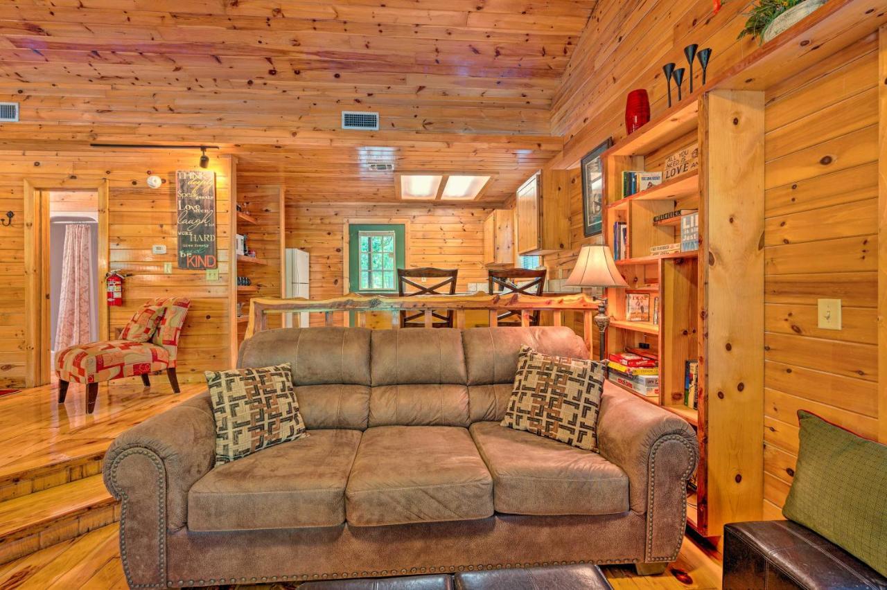 Ideally Located Broken Bow Cabin - Private Hot Tub Экстерьер фото