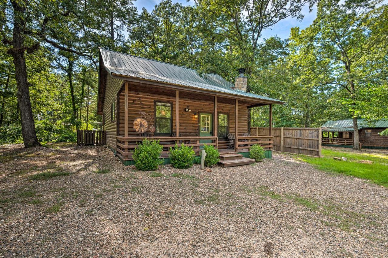 Ideally Located Broken Bow Cabin - Private Hot Tub Экстерьер фото