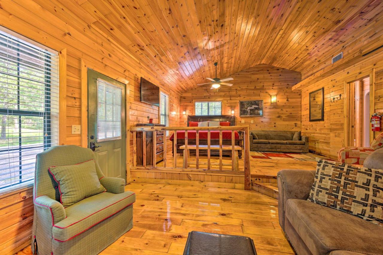 Ideally Located Broken Bow Cabin - Private Hot Tub Экстерьер фото